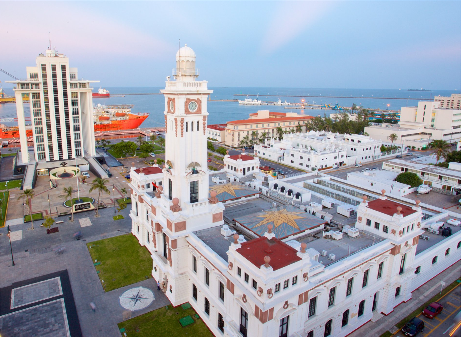 Heroic Veracruz: Between Waves and Coffee Fields